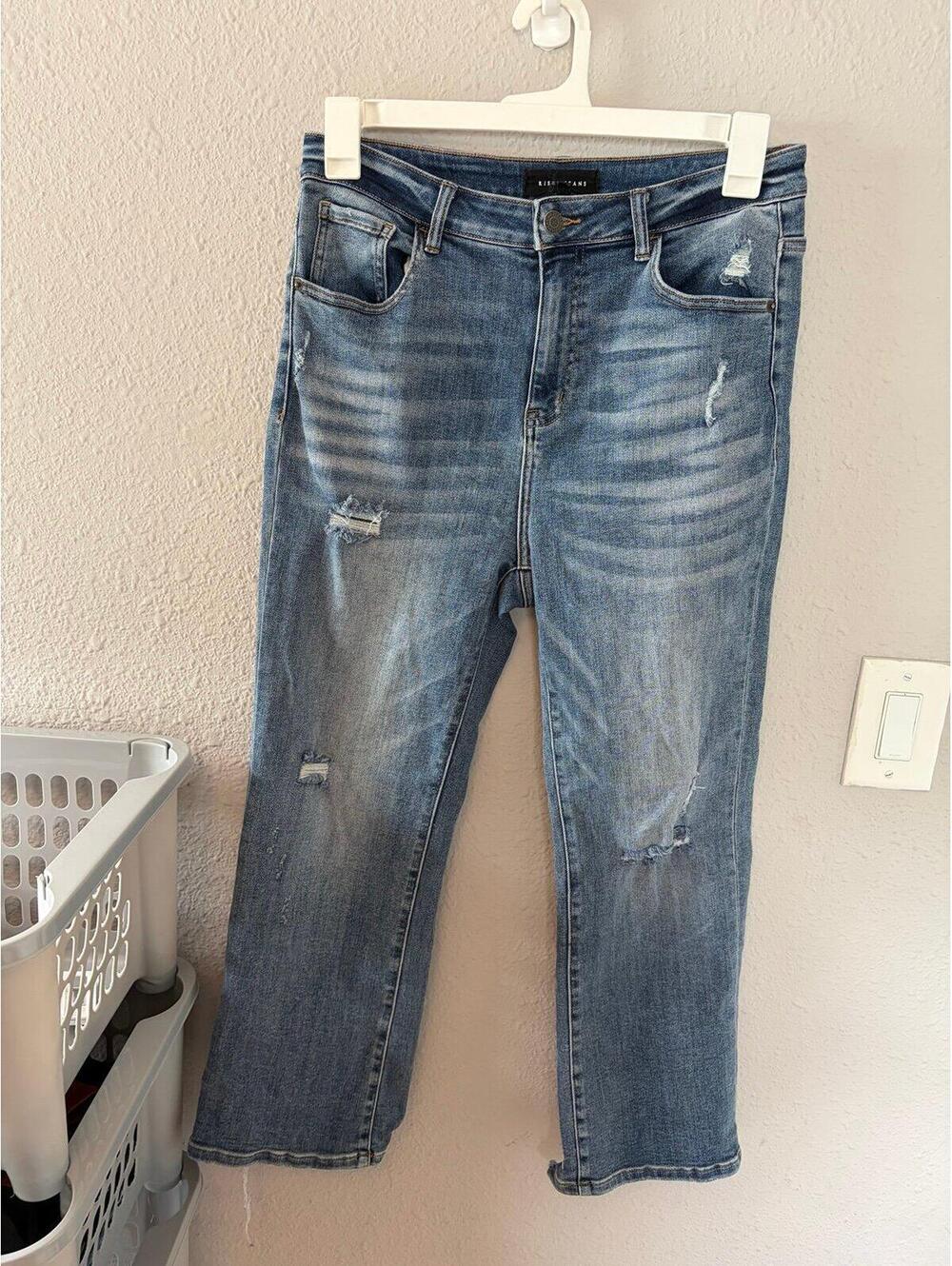 Risen Jeans Straight Leg Medium Wash size 13/31. 26in inseam